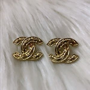 Gold earrings!✨